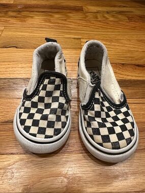 Vans Toddler Checkerboard Slip-On Sneakers - Black and White size 6.5